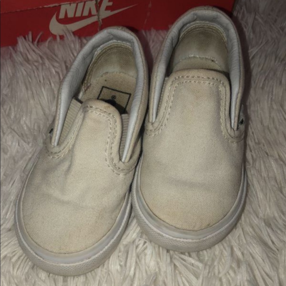 White toddler vans